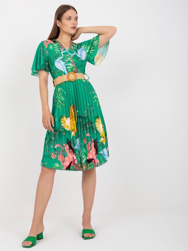Fashionhunters Green pleated dress with belt prints