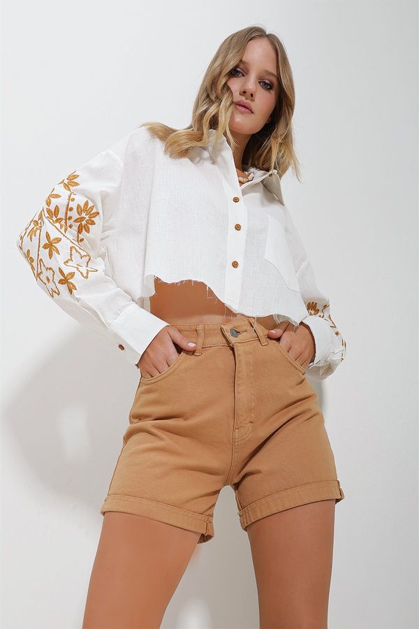 Trend Alaçatı Stili Trend Alaçatı Stili Women's White Embroidered Sleeves Single Pocket Crop Shirt