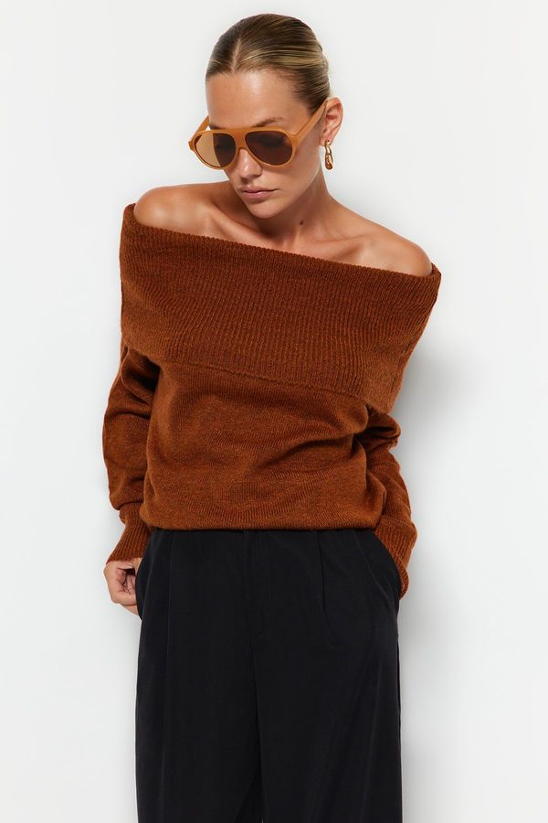 Trendyol Trendyol rjava mehko teksturirana pletenina Carmen ovratnica pulover