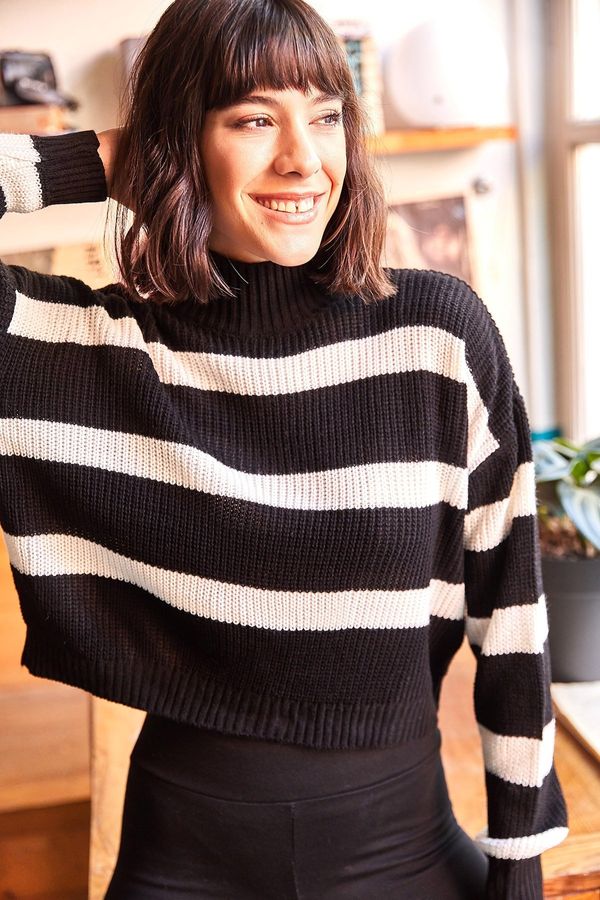 Olalook Ženski pulover za pletenine Olalook Black Striped Half Turtleneck Crop