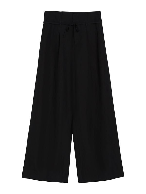 Bershka Bershka Hlače z naborki  črna