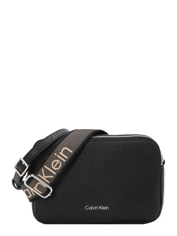 Calvin Klein Calvin Klein Torba za čez ramo 'Logo Strap Pebble Grain Camera'  črna