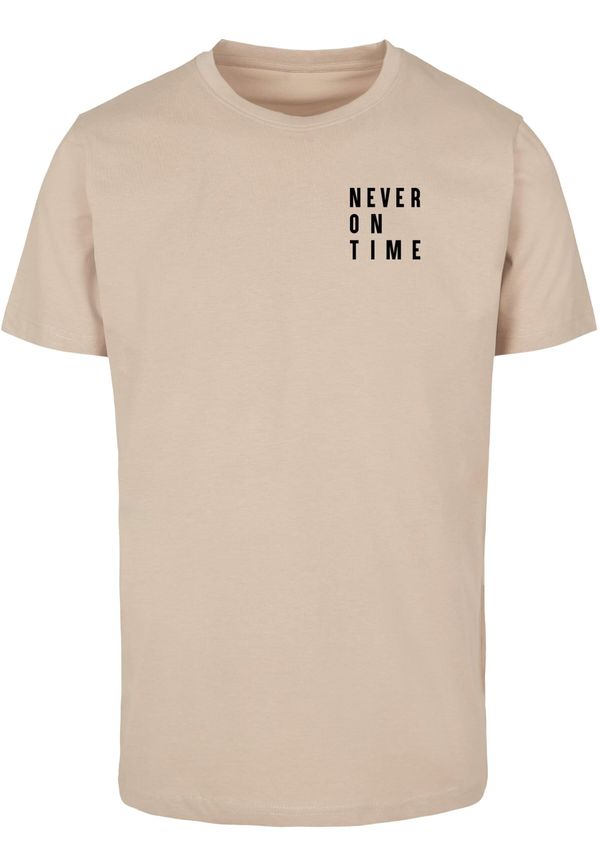 Merchcode Merchcode Majica 'Never On Time'  pesek / črna