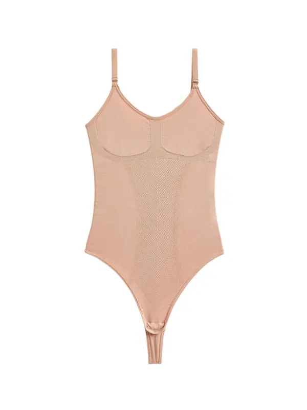 Next Next Oblikovanje postave  nude