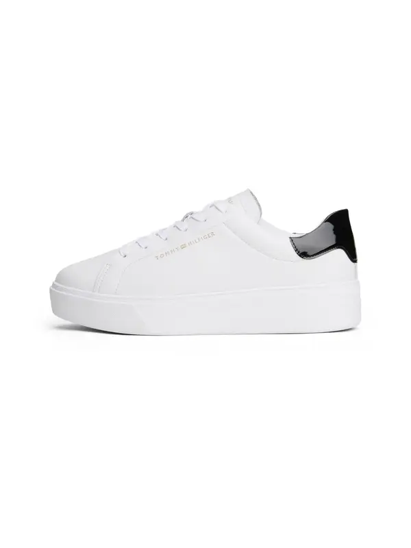 TOMMY HILFIGER TOMMY HILFIGER Nizke superge 'CHIC'  zlata / črna / bela