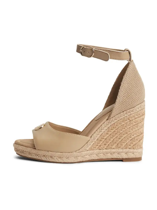 TOMMY HILFIGER TOMMY HILFIGER Sandali s paščki 'Logo Plaque Wedge Heel'  bež