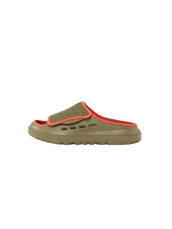 UGG UGG Nizki natikači 'PeakMod'  oliva / oranžno rdeča