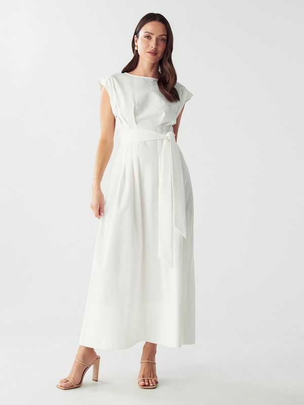 Willa Willa Obleka 'Leica'  bela