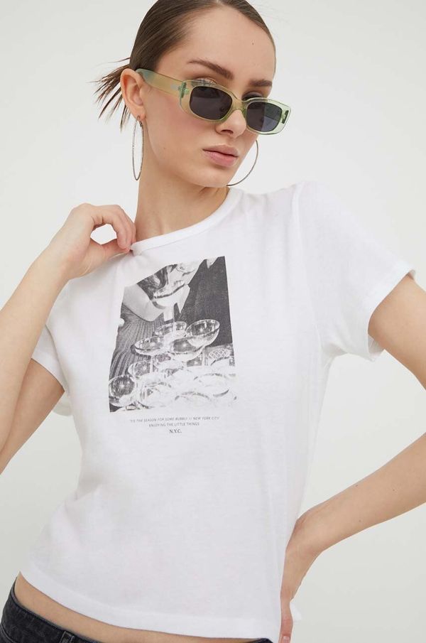Abercrombie & Fitch Bombažna kratka majica Abercrombie & Fitch ženski, bela barva