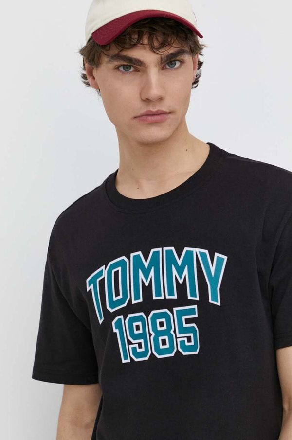 Tommy Jeans Bombažna kratka majica Tommy Jeans moška, črna barva, DM0DM18559