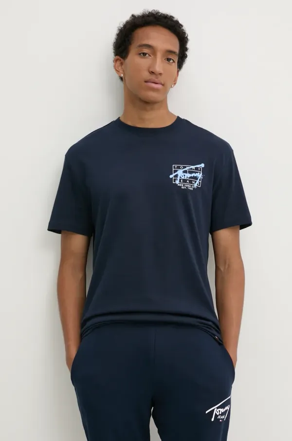 Tommy Jeans Bombažna kratka majica Tommy Jeans moška, mornarsko modra barva, DM0DM20594