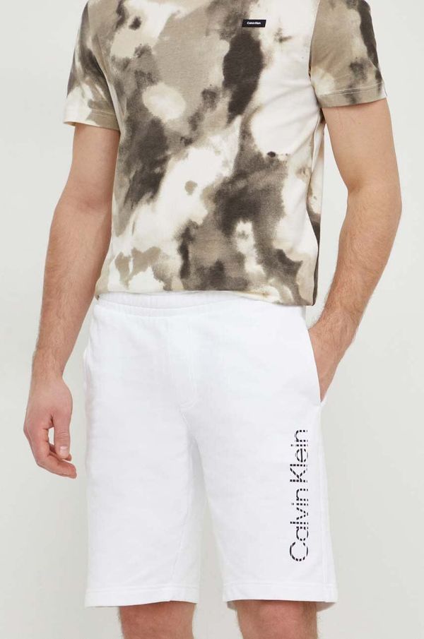 Calvin Klein Bombažne kratke hlače Calvin Klein bela barva