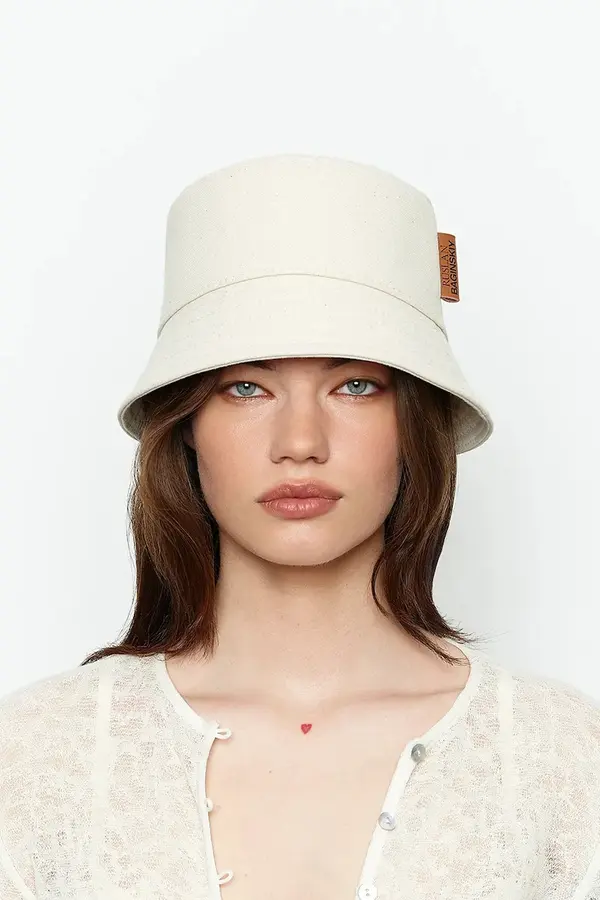 RUSLAN BAGINSKIY Bombažni klobuk Ruslan Baginskiy Ruslan Baginskiy Logo Patch Bucket Hat