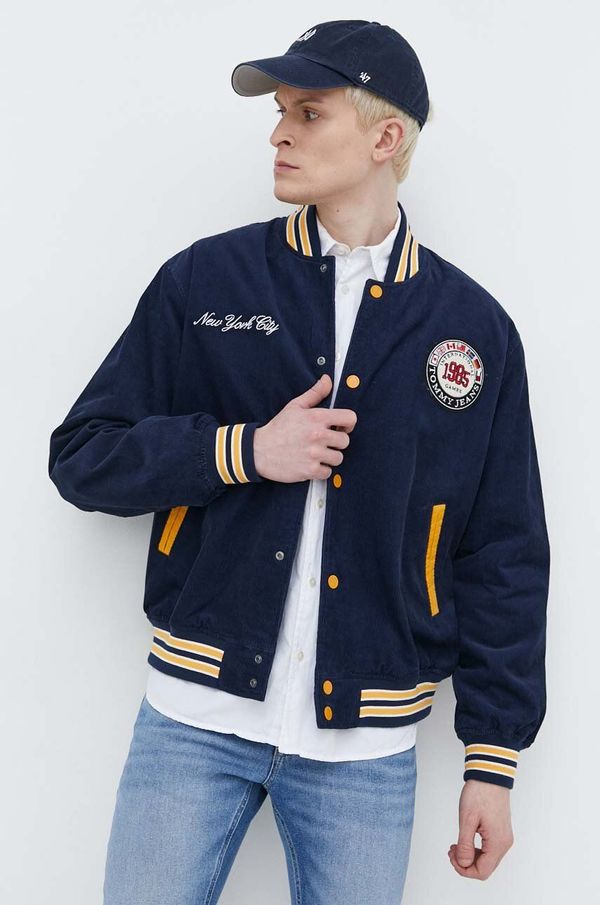 Tommy Jeans Bomber jakna iz rebrastega žameta Tommy Jeans Archive Games mornarsko modra barva