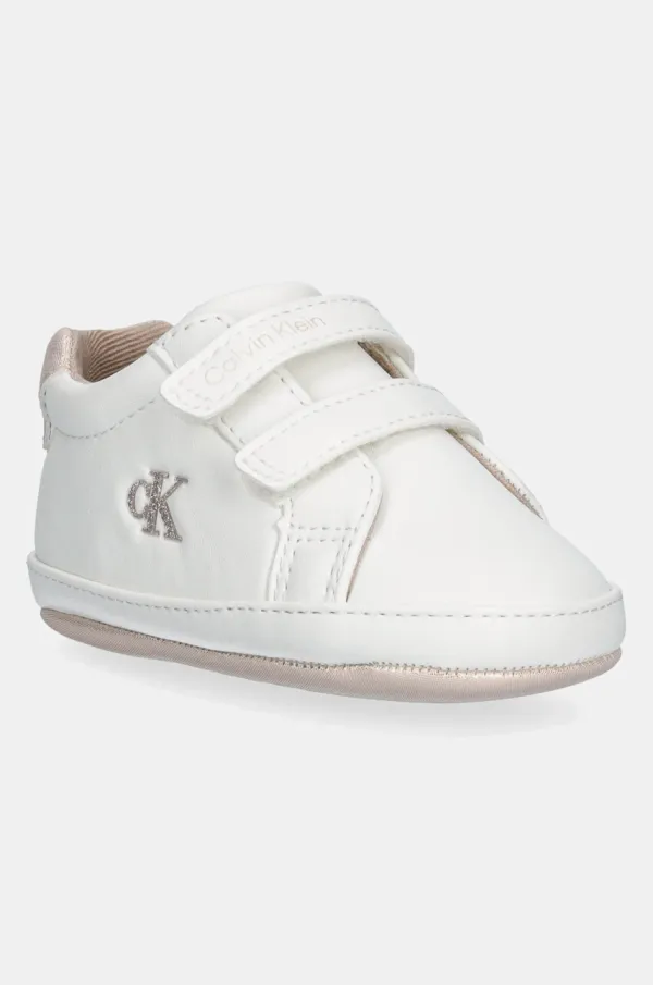 Calvin Klein Jeans Čevlji za dojenčka Calvin Klein Jeans bela barva, V0A9-82005