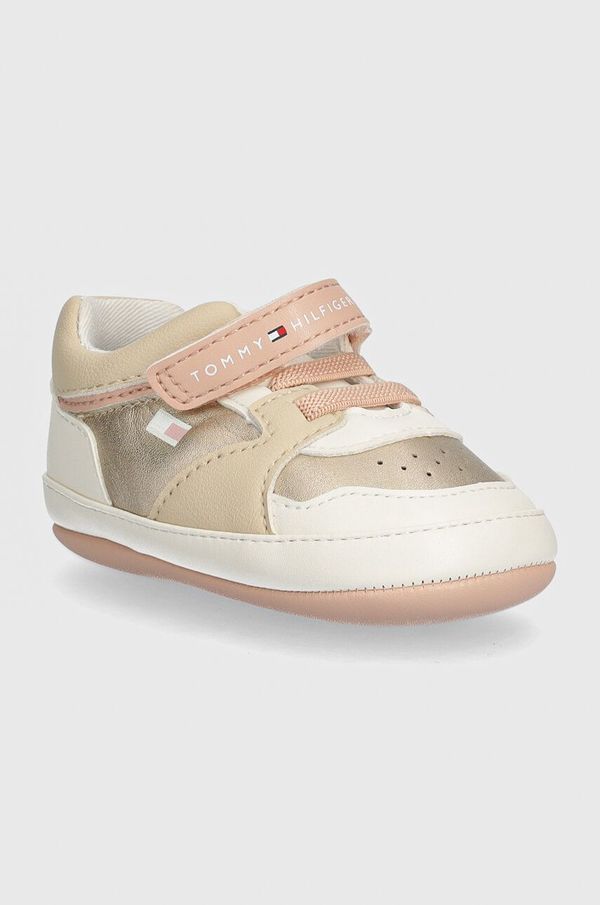 Tommy Hilfiger Čevlji za dojenčka Tommy Hilfiger roza barva, T0A9-33511
