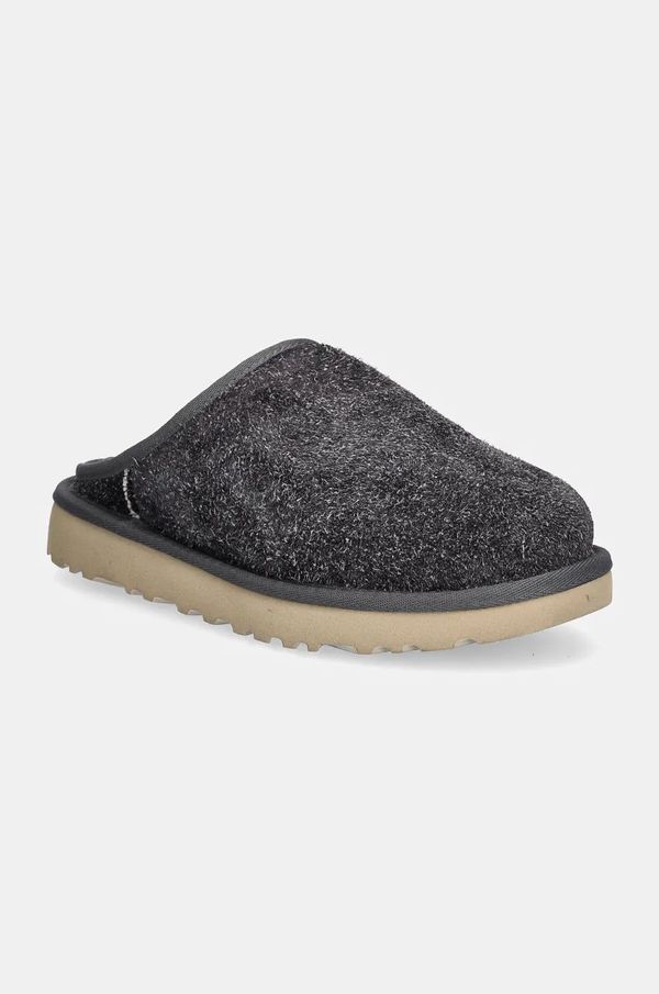 Ugg Copati iz semiša UGG Classic Slip-On Shaggy Suede siva barva, 1153104-DGRY