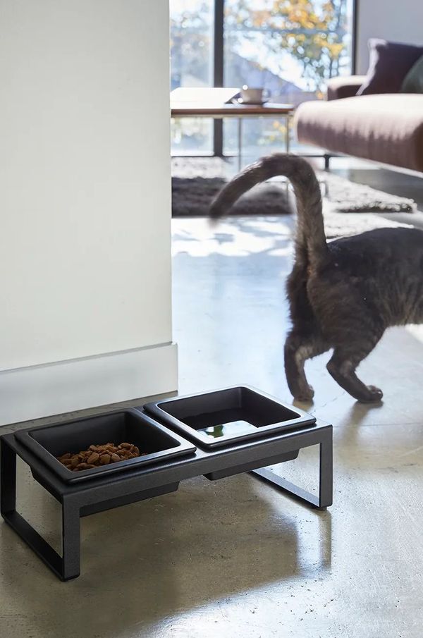 Yamazaki Dvojna posoda za hišnega ljubljenčka Yamazaki Tower 300 ml črna barva