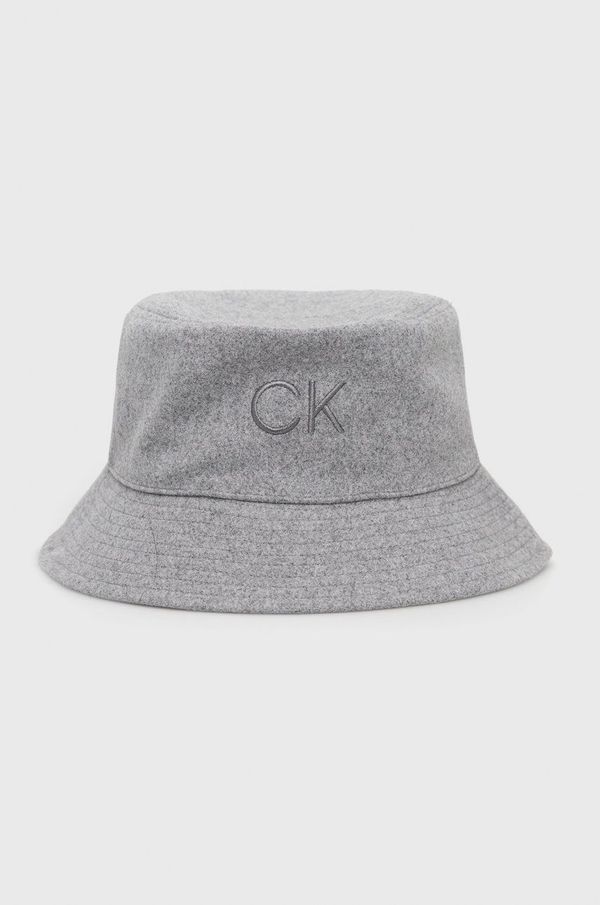 Calvin Klein Dvostranski klobuk Calvin Klein siva barva