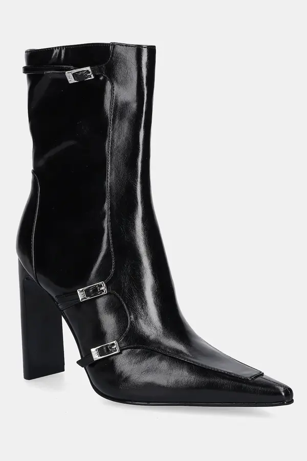 Steve Madden Gležnarji Steve Madden Fastened