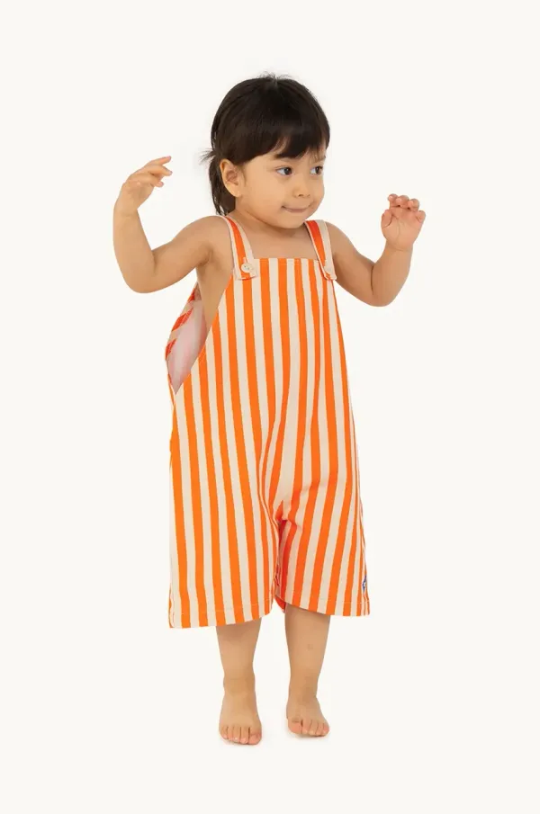 Tinycottons Hlače na naramnice za dojenčke Tinycottons STRIPED SHORT DUNGAREE oranžna barva, SS25-232