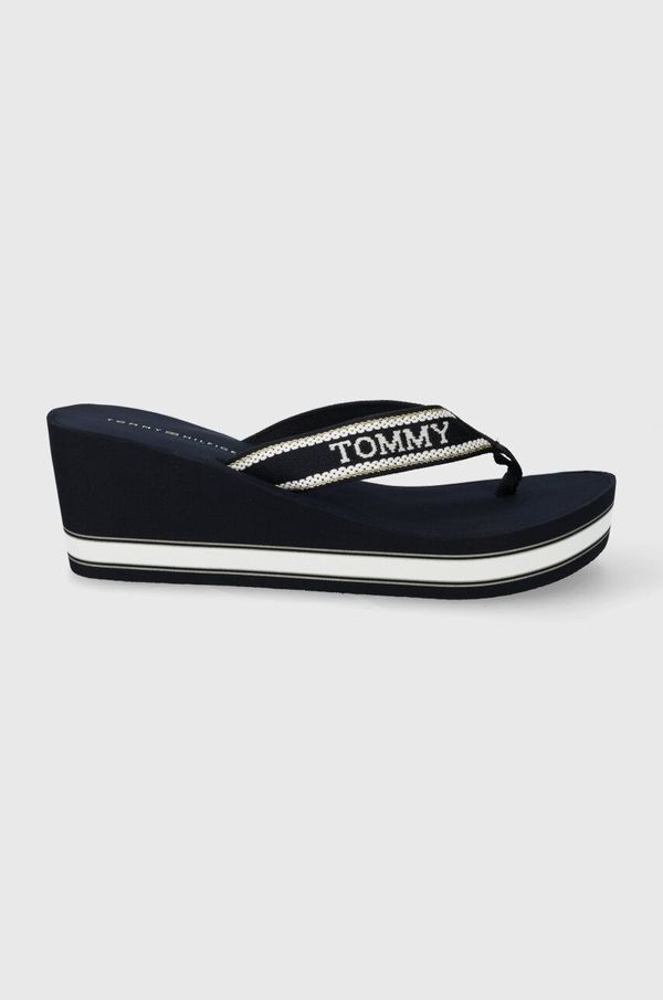 Tommy Hilfiger Japonke Tommy Hilfiger HILFIGER WEDGE BEACH SANDAL ženske, mornarsko modra barva, FW0FW07903