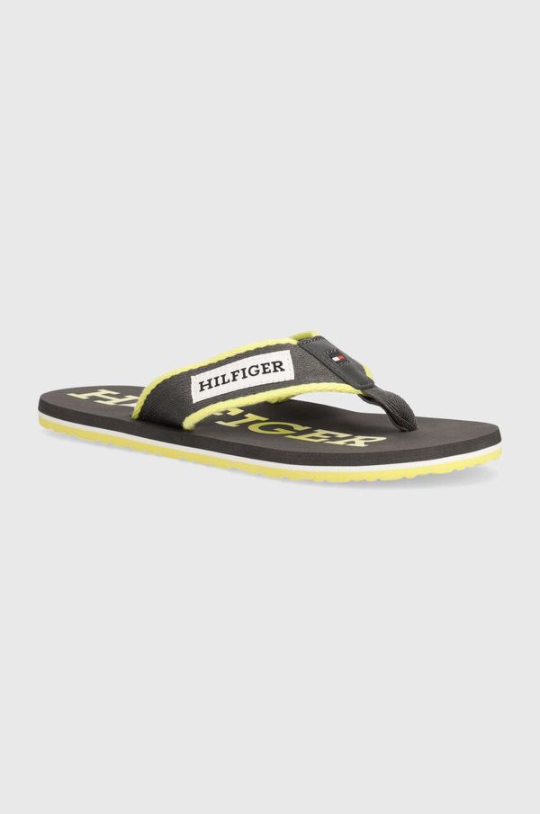 Tommy Hilfiger Japonke Tommy Hilfiger PATCH BEACH SANDAL moške, siva barva, FM0FM05024