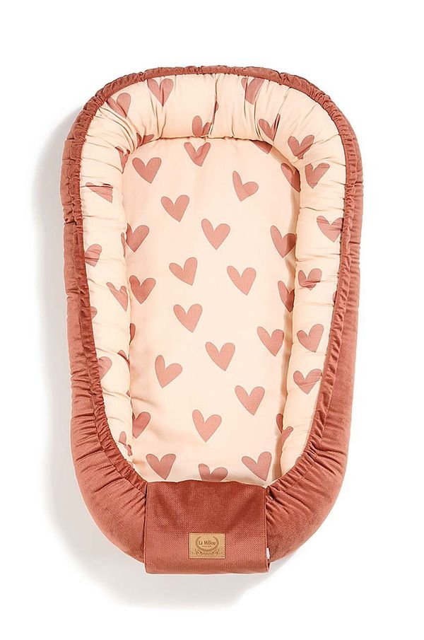 La Millou Kokon za dojenčka La Millou Best Nest Velvet HEARTBEAT PINK