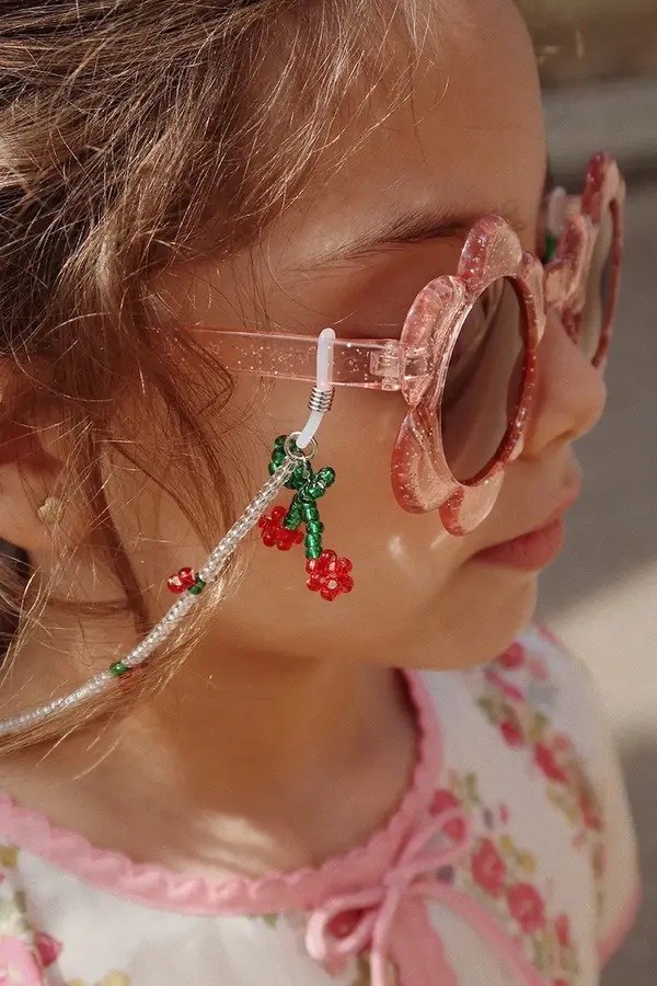 Konges Sløjd Konges Sløjd otroška verižica za očala SUNGLASSES BEAD CHAIN CHERRY
