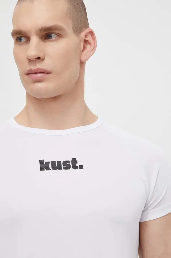 kust. Kratka majica kust.