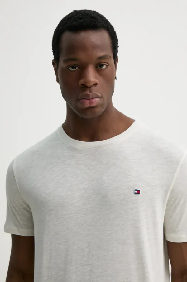 Tommy Hilfiger Kratka majica s primesjo lanu Tommy Hilfiger bela barva, UM0UM03527