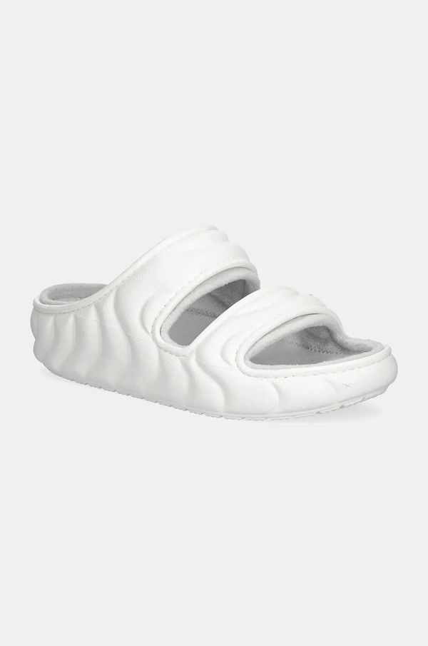 Crocs Natikači Crocs Classic Cozzy Overpuff Sandal bela barva, 210074