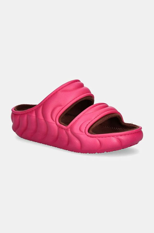 Crocs Natikači Crocs Classic Cozzy Overpuff Sandal roza barva, 210074