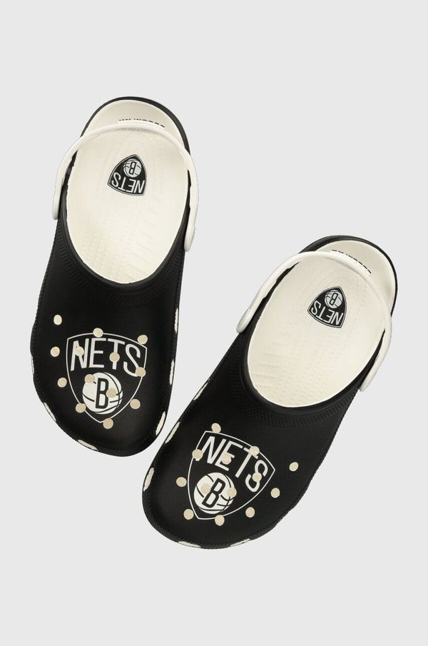 Crocs Natikači Crocs NBA Brooklyn Nets Classic Clog moški, črna barva, 208651