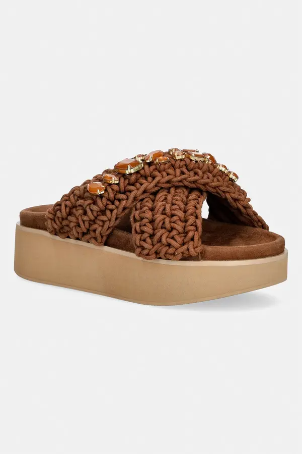 Inuikii Natikači Inuikii Woven Stones Platform