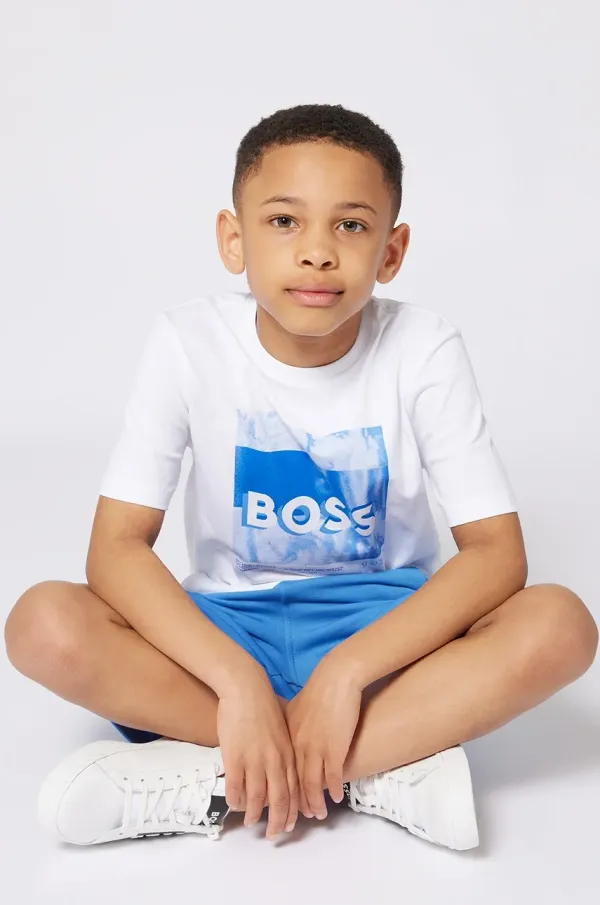 BOSS Otroška bombažna kratka majica BOSS bela barva, J52044