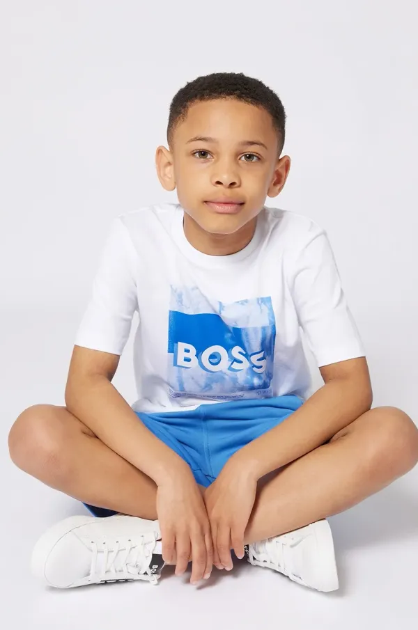 BOSS Otroška bombažna kratka majica BOSS bela barva, J52044