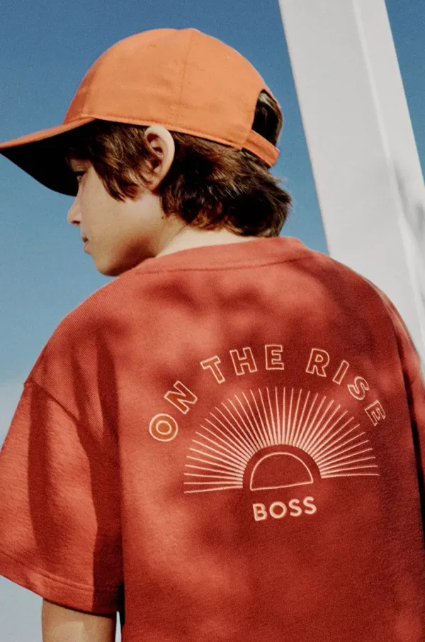 BOSS Otroška bombažna kratka majica BOSS oranžna barva, J52029