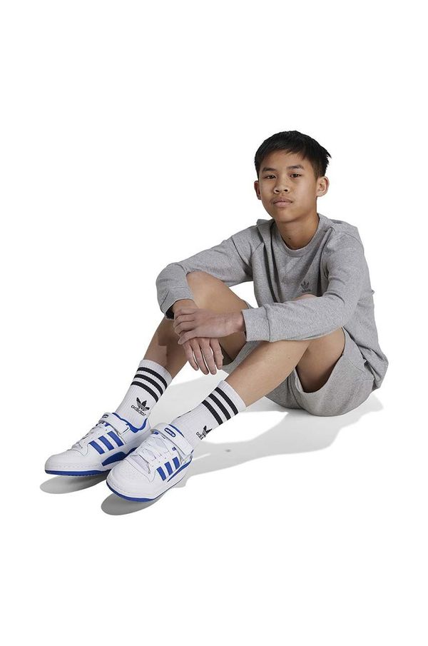 adidas Originals Otroška bombažna majica z dolgimi rokavi adidas Originals LONG SLEEVE siva barva, IX5306