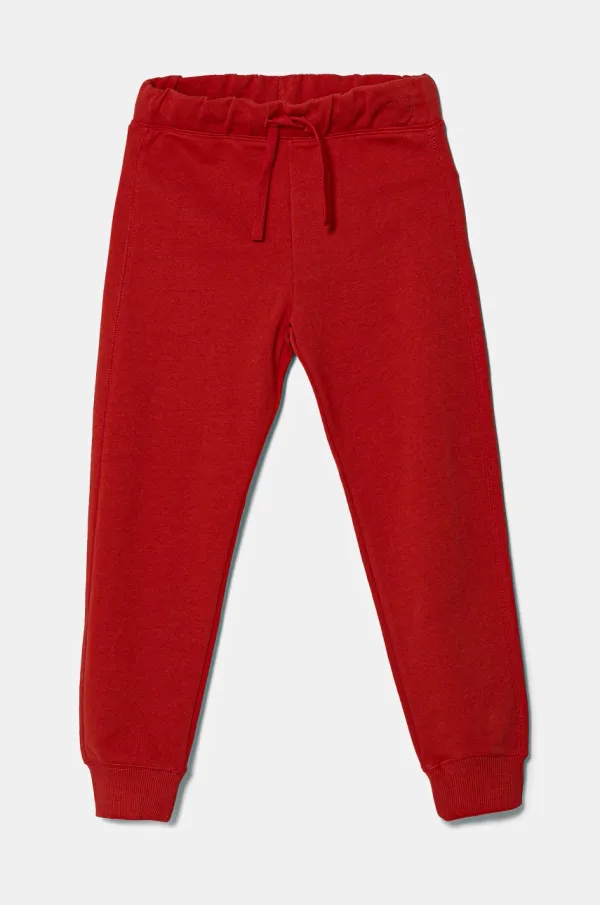 United Colors of Benetton Otroška bombažna trenirka United Colors of Benetton rdeča barva, 3J68CF058