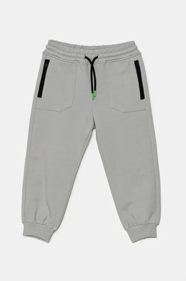 United Colors of Benetton Otroška bombažna trenirka United Colors of Benetton siva barva, 3UNIGF04L