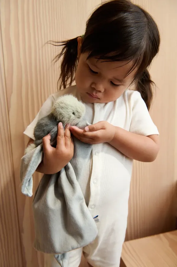 Liewood Otroška igrača iz plišastega materiala Liewood Camdon Turtle Cuddle Cloth LW20035