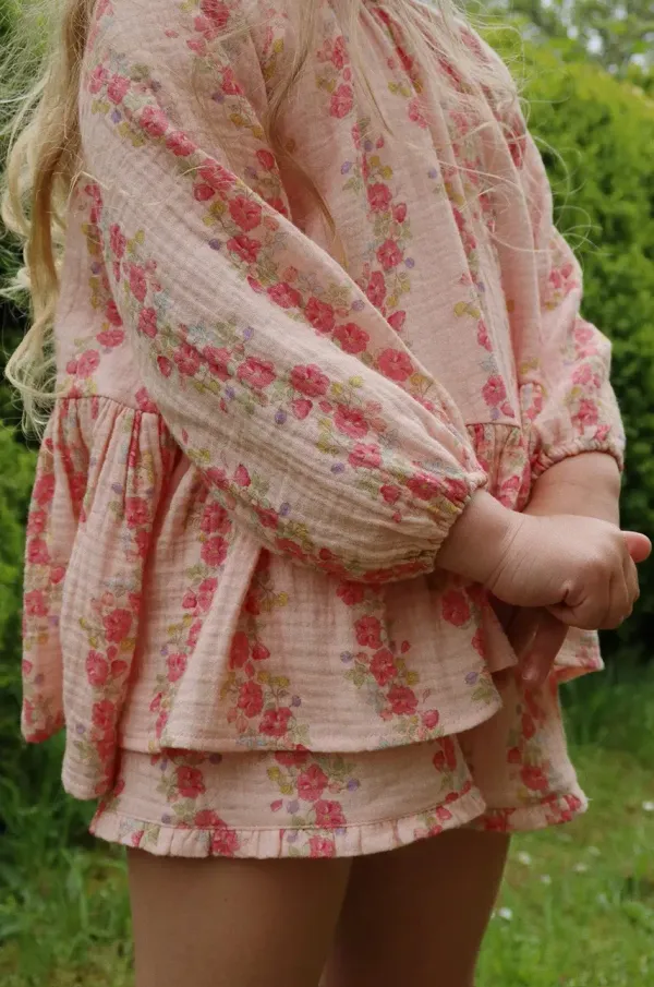 Konges Sløjd Otroške bombažne kratke hlače Konges Sløjd COCO SHORTS GOTS roza barva, KS102277