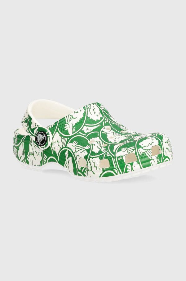 Crocs Otroški natikači Crocs Classic Duke Print Clog zelena barva