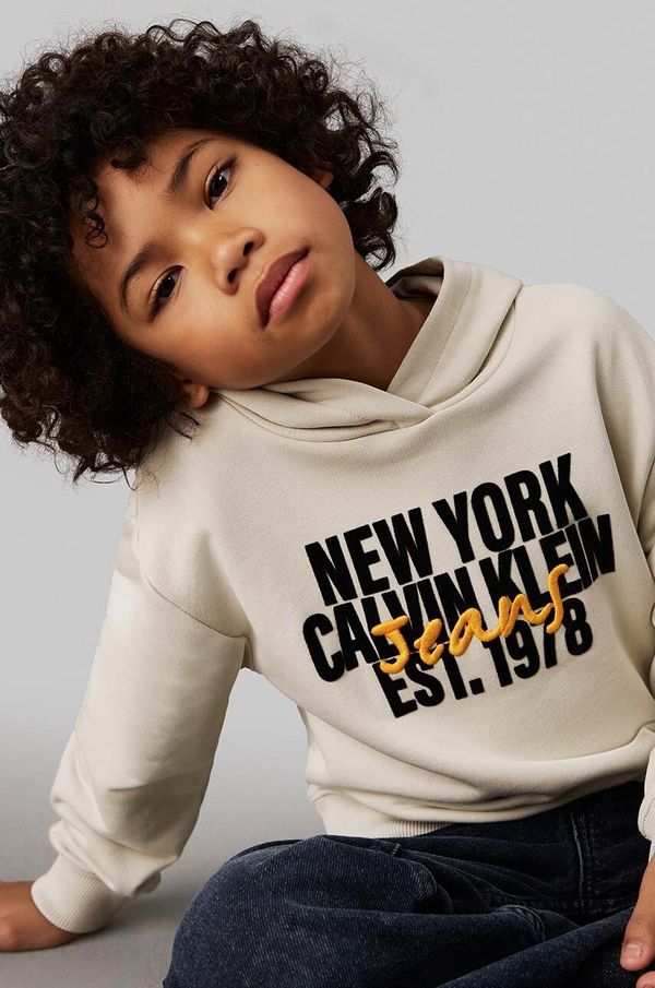 Calvin Klein Jeans Otroški pulover Calvin Klein Jeans bež barva, s kapuco, IB0IB02334