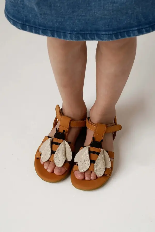 Donsje Otroški usnjeni sandali Donsje Iles Sky Sandals Bee