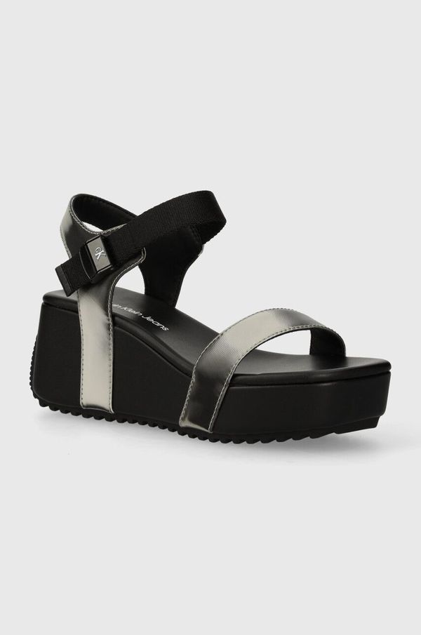 Calvin Klein Jeans Sandali Calvin Klein Jeans WEDGE BLOCK SANDAL METALLIC DC črna barva, YW0YW01366