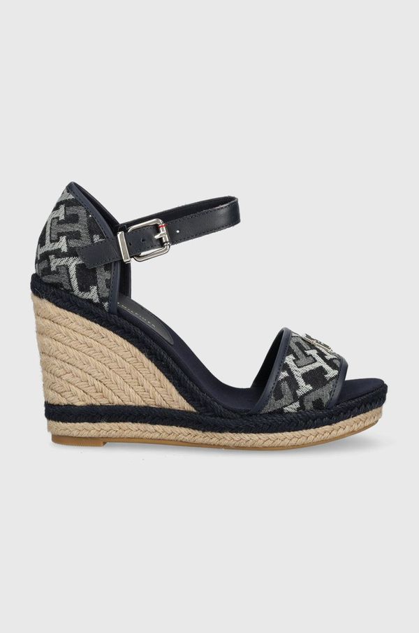 Tommy Hilfiger Sandali Tommy Hilfiger FW0FW06935 TH MONOGRAM DENIM WEDGE ženski, mornarsko modra barva