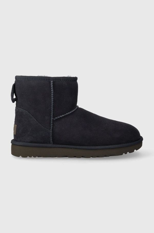 Ugg Snežke iz semiša UGG Classic Mini II mornarsko modra barva, 1016222