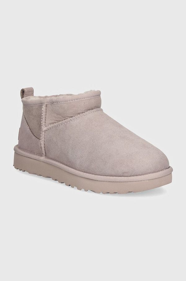 Ugg Snežke iz semiša UGG Classic Ultra Mini siva barva, 1116109-PSK